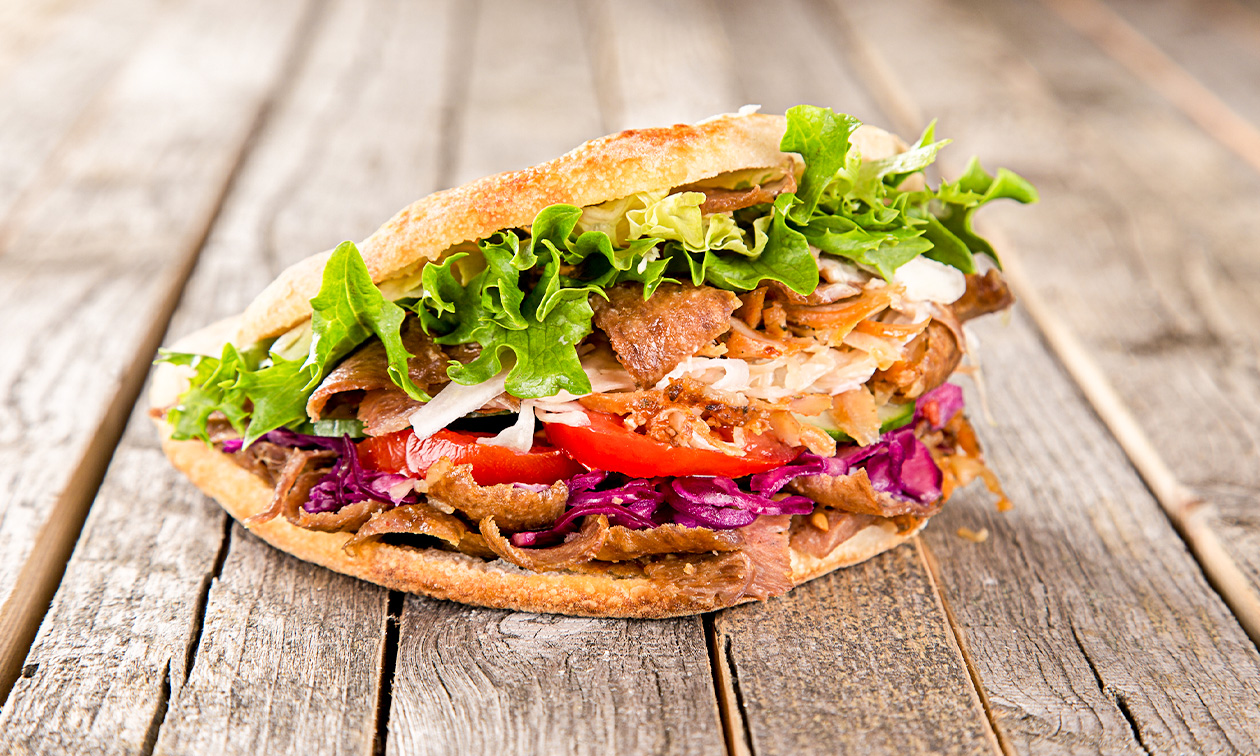 Döner oder Falafeltasche + Softgetränk in Köln