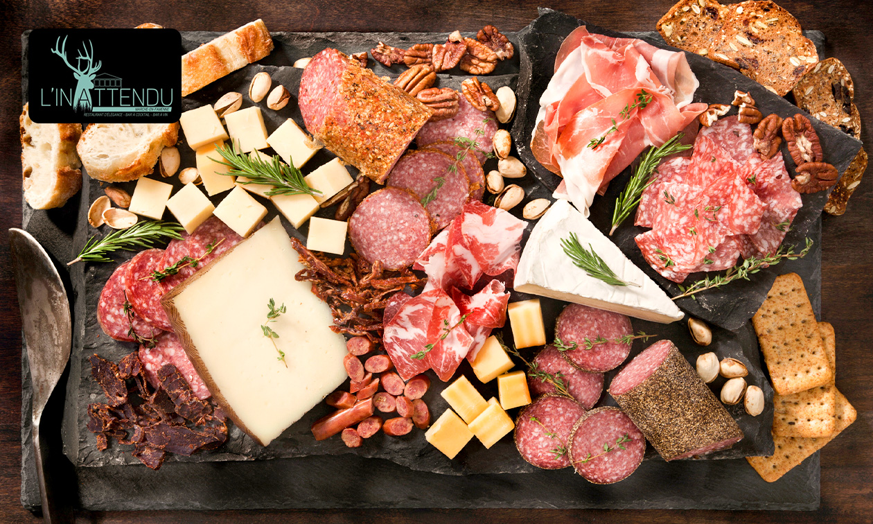 Raclette à la meule + buffet de charcuterie + boule de glace au choix chez L'Inattendu